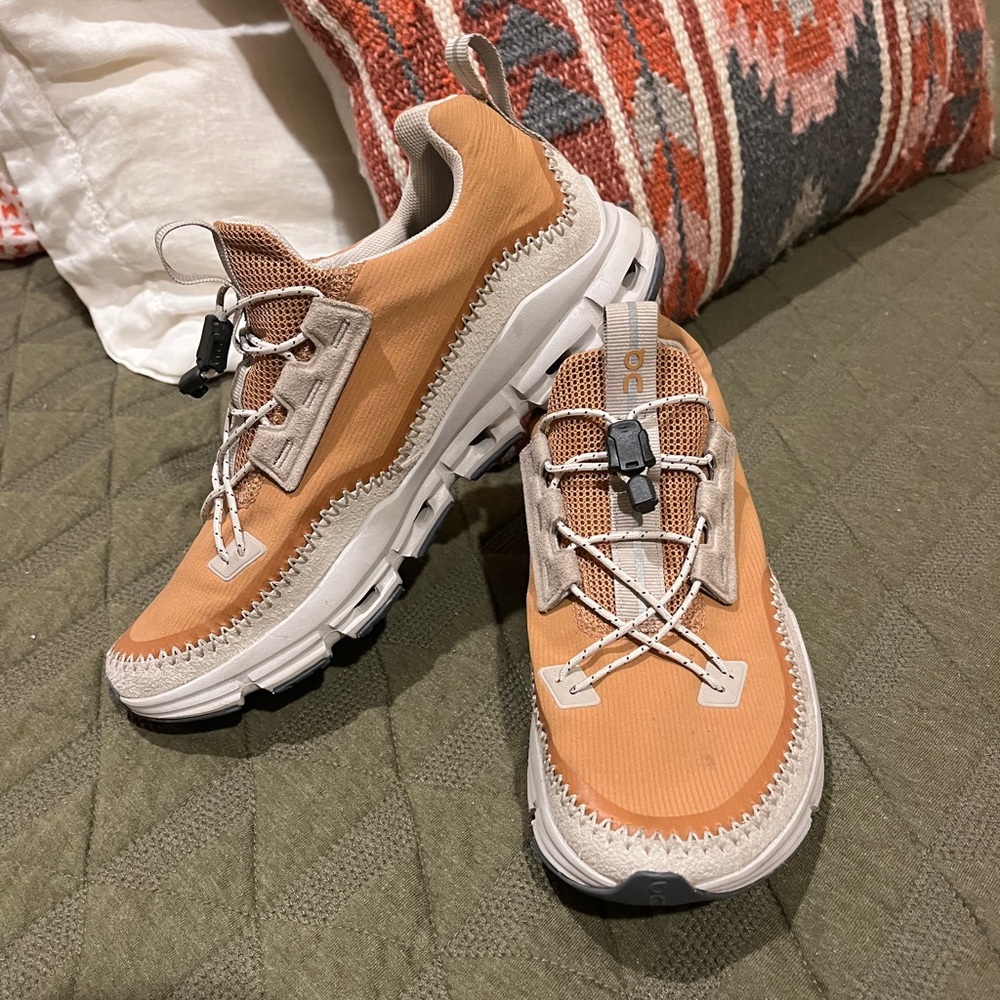 Women’s On Cloud Cloudaway Almond Glacier size 7.5